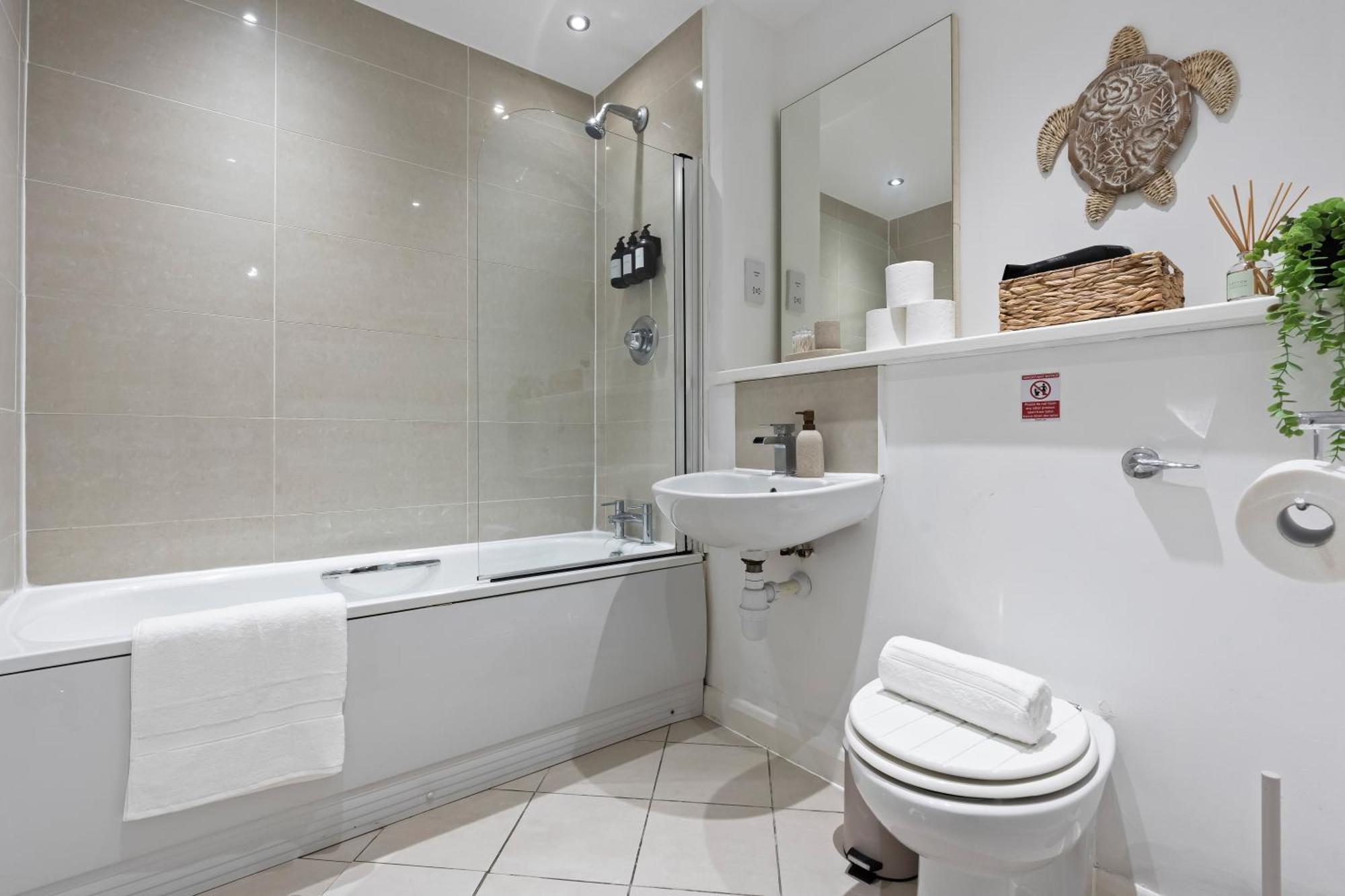 The Paragon Suite, Sleeps 3, Centre, By Broad Street, New Street Station, Bullring And Grand * Birmingham