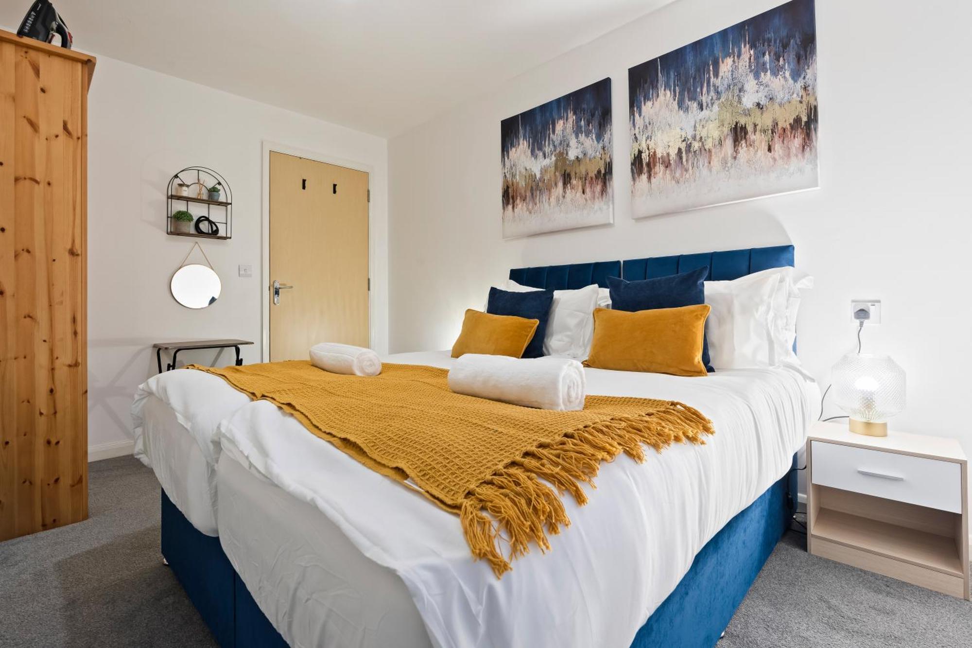 Apartment The Paragon Suite, Sleeps 3, Centre, By Broad Street, New Street Station, Bullring And Grand